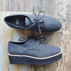 Eileen Fisher Gray Herringbone Platform Lace-Up Shoes with Tan Trim